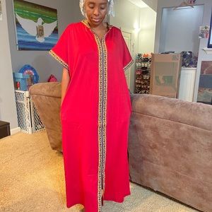 Long Kaftan dress with pockets. Color: red $ white